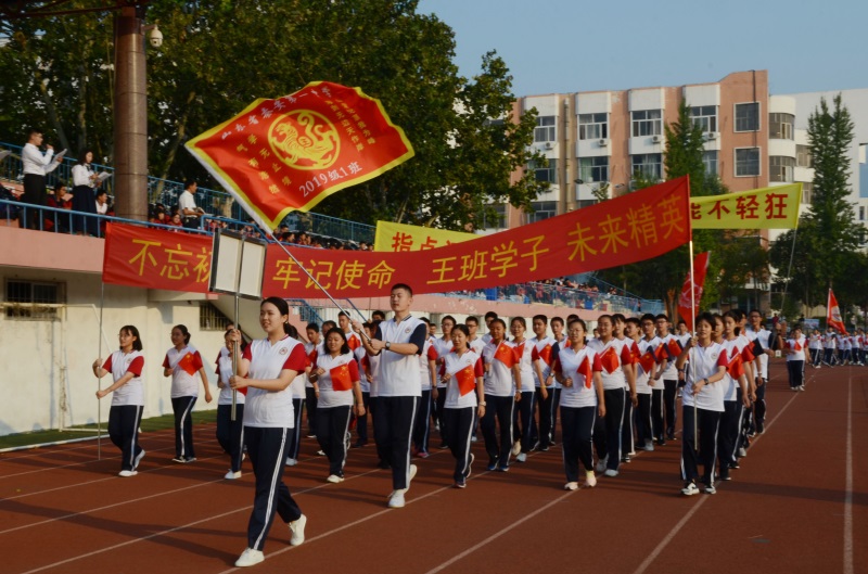 學堂萃英中學,到1952年被山東省政府正式命名為